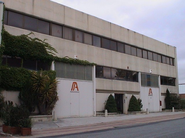 Fachada de la fábrica de Manufacturas Aranaz en Mutilva Alta, Navarra